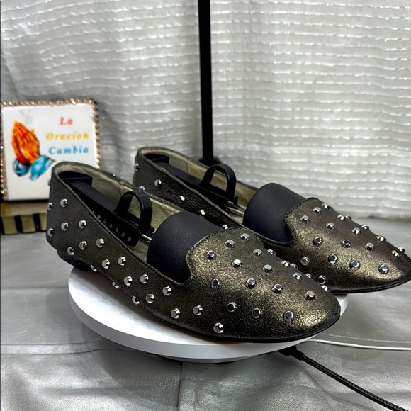 (E2) Michael Kors Ailee metallic leather flats with silver studs, size 8.5M - Picture 1 of 14